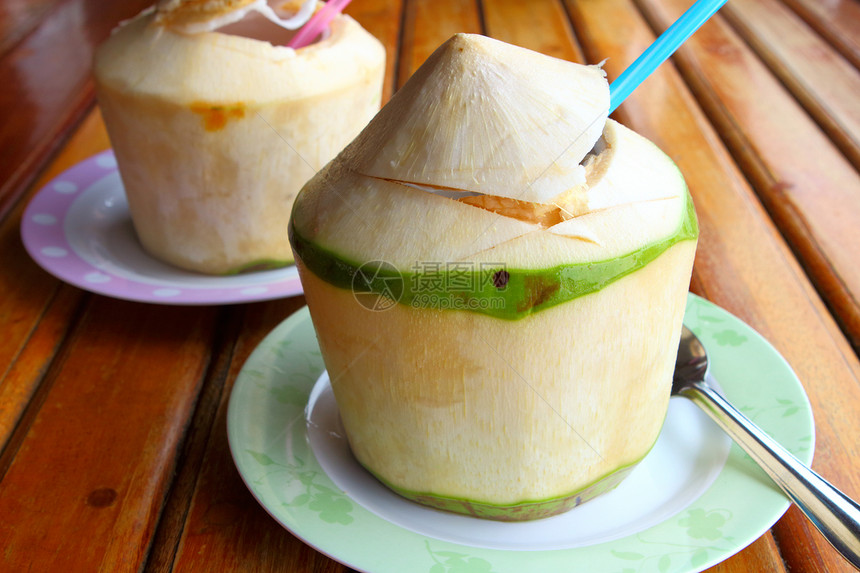 椰子饮料吸管食物稻草黄色水果可可热带桌子绿色茶点图片