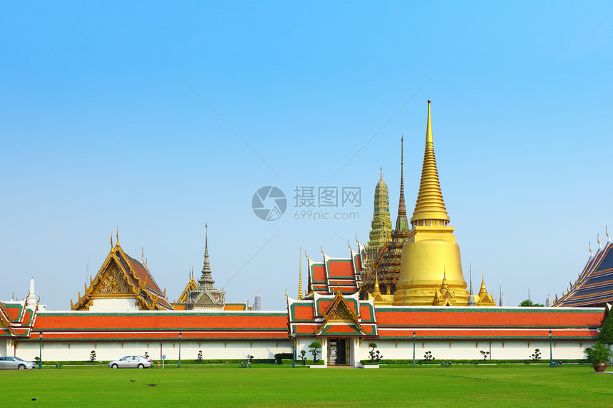 曼谷大宫殿寺庙历史性金子天空历史宗教遗产文化旅游蓝色图片