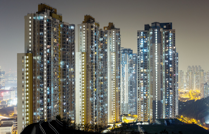 夜间城市风景窗户住房住宅天际建筑学人口景观建筑摩天大楼民众图片