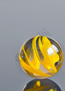 黄色大理石黄黄色玻璃圆珠气泡宏观反射条纹圆圈曲线漩涡休闲游戏地球背景