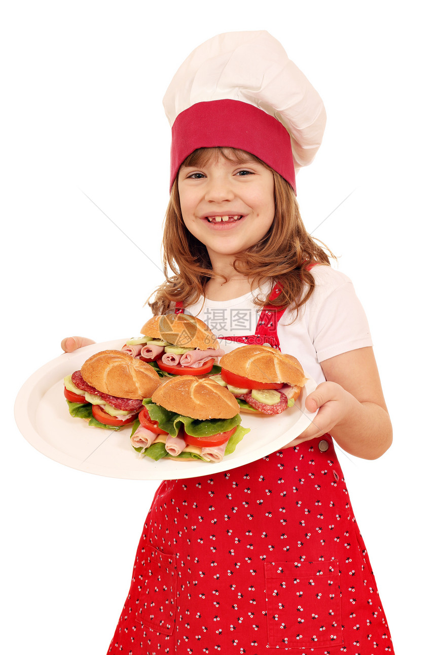 快乐的小女孩烹饪 小女孩拿着盘子和三明治图片