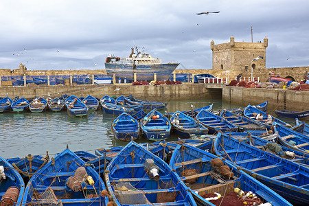 索勒港来自摩洛哥Essaouria港的船舶血管细绳旅行海鸥码头港口海洋冲浪绳索岩石背景