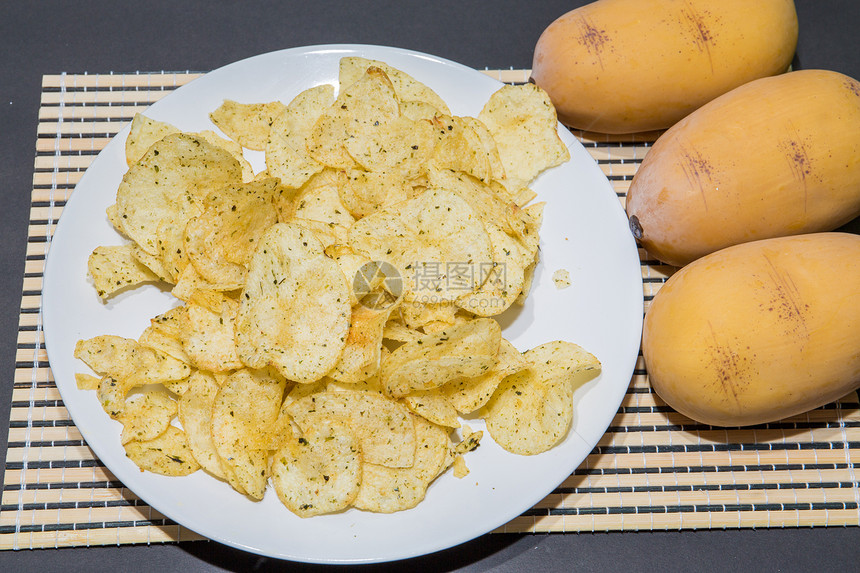 炸薯土豆育肥小吃土豆芯片餐厅服务金子食物晚餐黄色图片