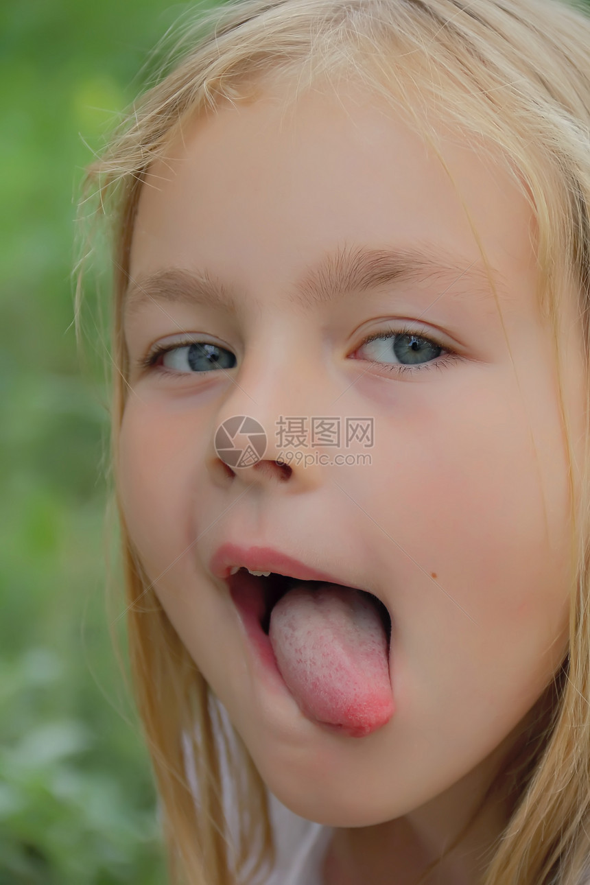 使用舌语的学龄前儿童图片