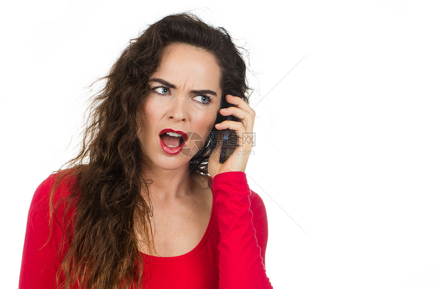 愤怒的愤怒的女人在电话里说话图片