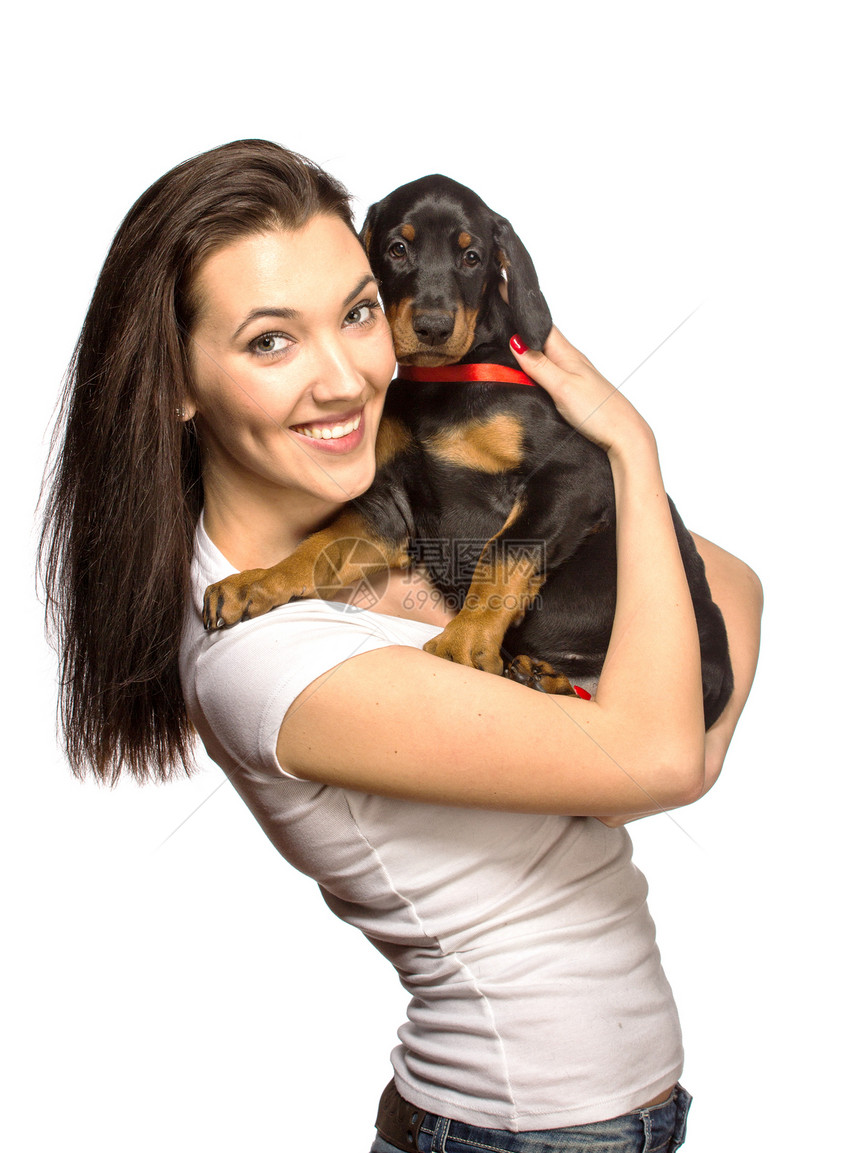 黑发女孩和她的小狗 在白色背景下被孤立犬类女性工作室宠物女士毛皮幸福动物哈巴狗友谊图片