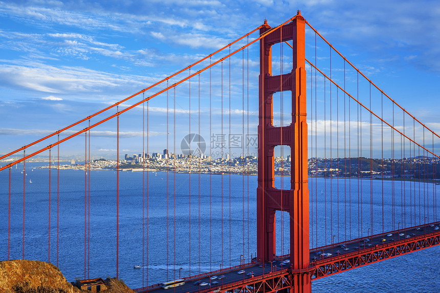 金门大桥和旧金山市中心的金门大桥摩天大楼金属海岸吸引力纪念碑建筑物基础设施历史旅游旅行图片