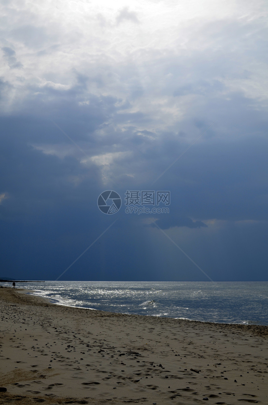 波罗的海风景 海 海和风暴云海景天空绿色钓鱼蓝色光束风暴海岸海浪阳光图片