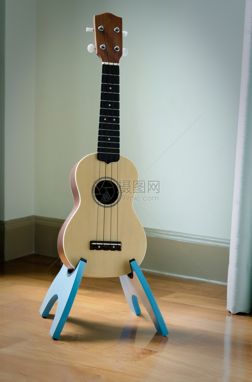 尤克里里琴吉他国家韵律白色字符串细绳弦琴乐器木头音乐图片