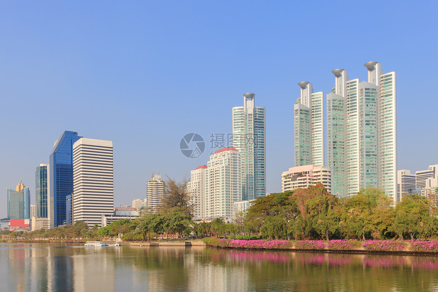 现代商业区 泰国曼谷 泰国曼谷晴天城市蓝色商业办公室财产高楼天空建筑摩天大楼图片