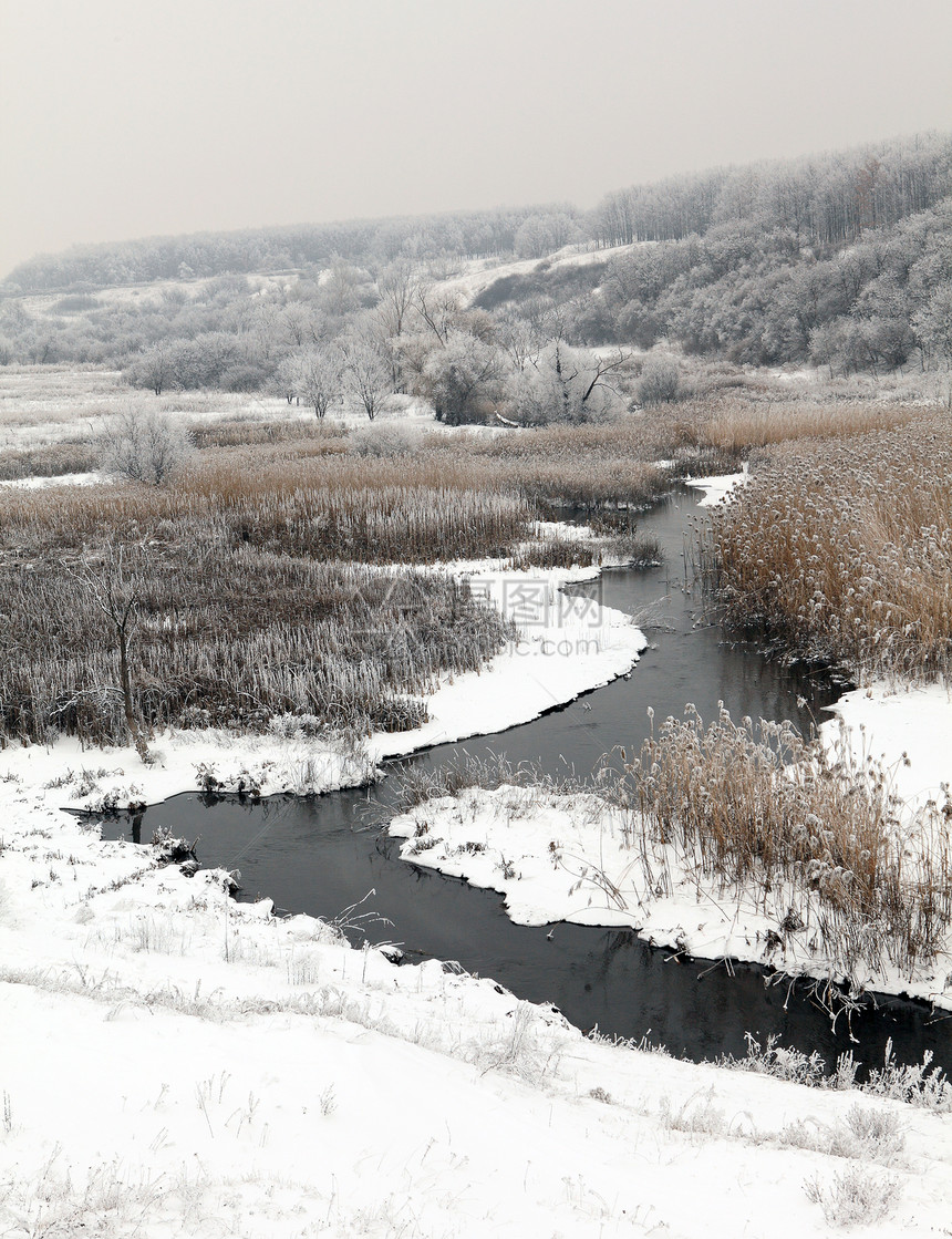 卡利诺瓦河冬季风景 马凯夫卡图片