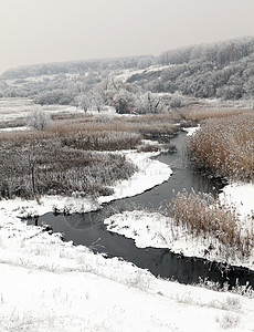 卡利诺瓦河冬季风景 马凯夫卡高清图片