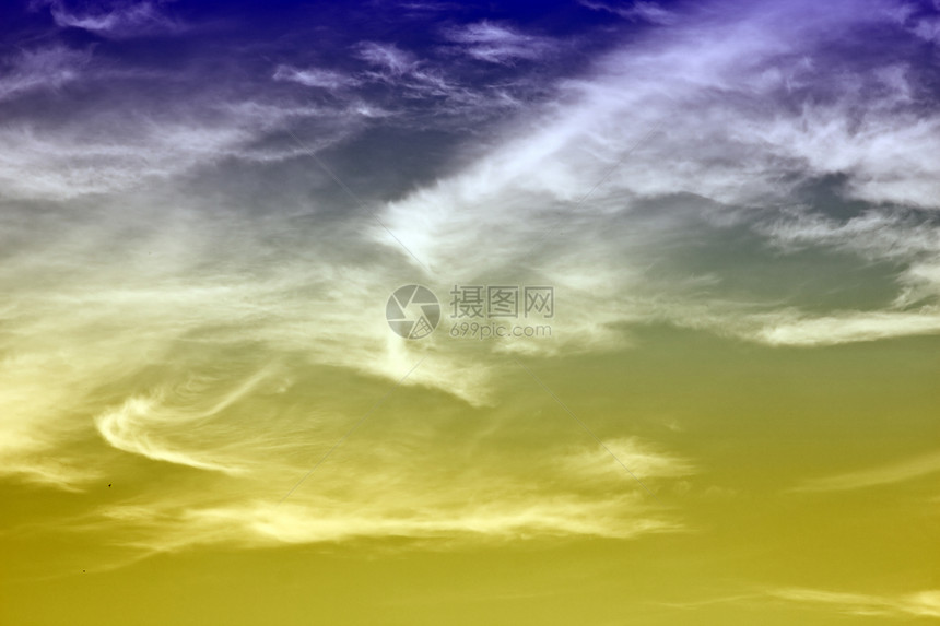 色彩多彩的天空和白云墙纸气候太阳团体天蓝色天堂阳光季节场景照片图片