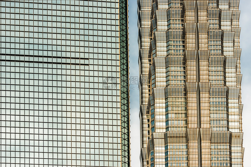 详细描述上海世界金融公司金毛塔的架构图片