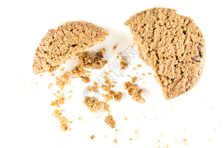 分享饼干巧克力薯片饼干压力面包屑点点滴滴食物小吃耳朵芯片小麦垃圾白色背景