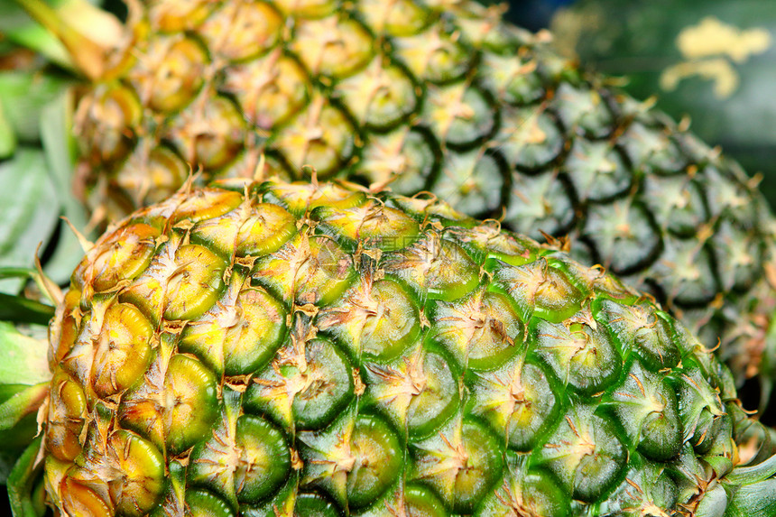 菠萝市场白色绿色橙子水果黄色植物热带食物图片