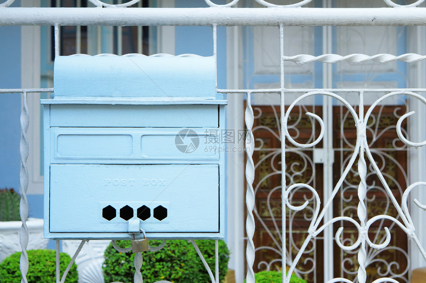 邮箱邮资金属栅栏蓝色地址邮政房子盒子乡村白色图片