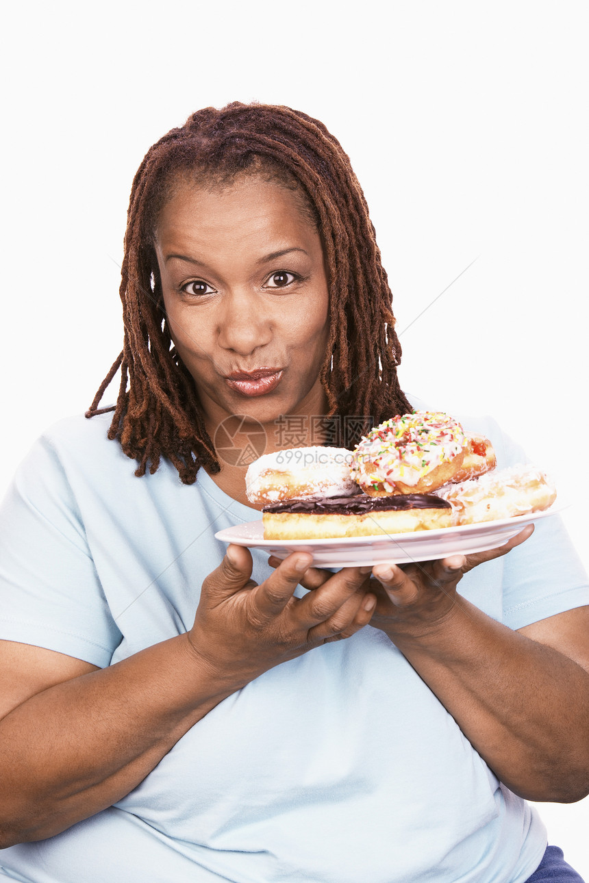 超重女性持有Junk食品肖像图片