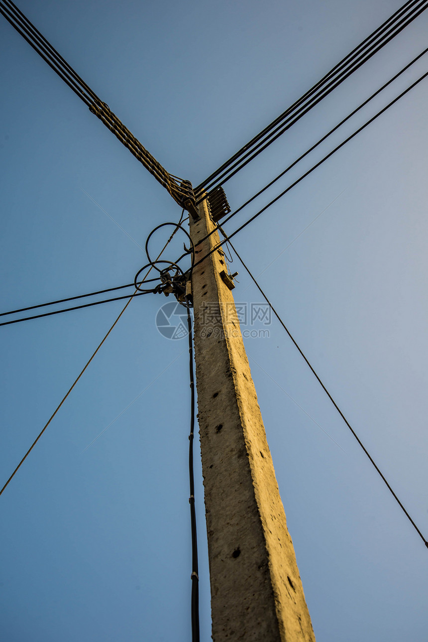 电力站电压天空工程导体电缆邮政力量蓝色危险金属图片
