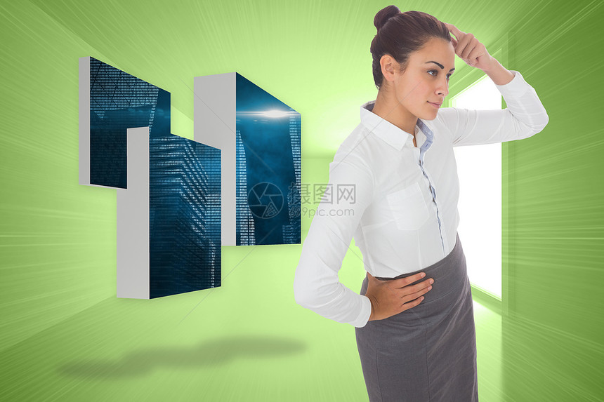 重点突出的女商务人士综合形象专注绘图商务职业女性技术人士计算屏幕棕色图片