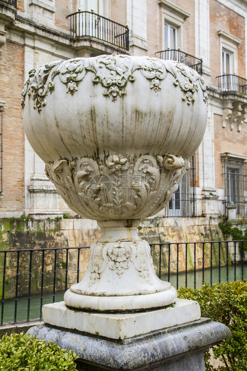 马德里阿兰朱兹宫的自然泉喷泉图片