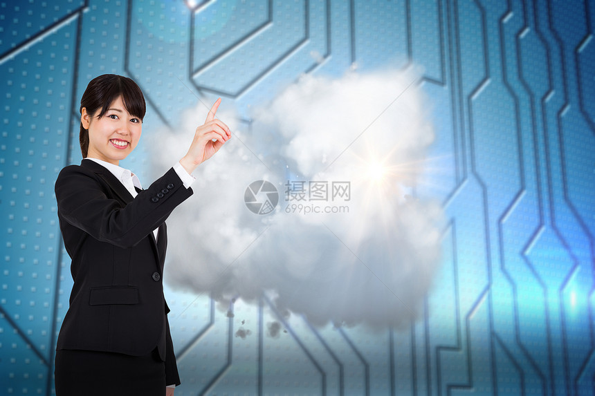 笑笑的女商务人士指着一副综合形象手指女性计算机电路板蓝色云计算女士手势绘图微笑图片