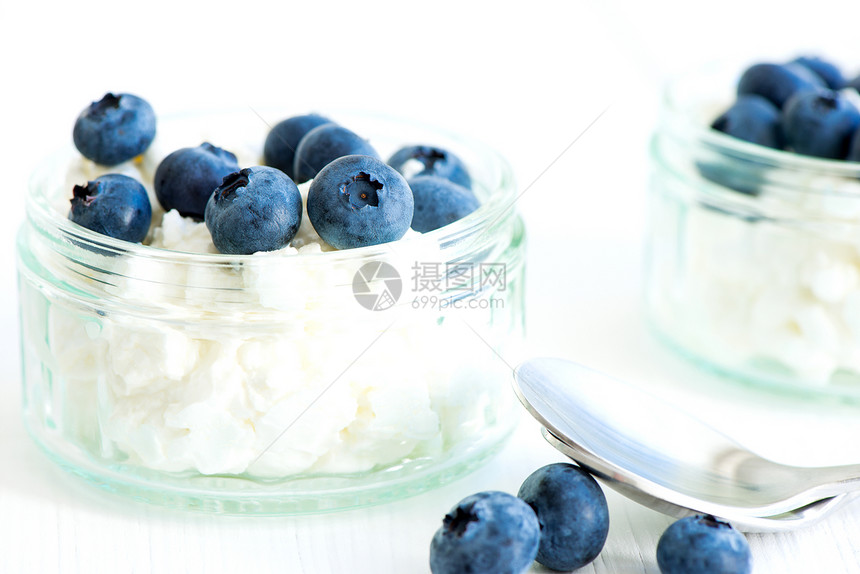带蓝莓的沙漠奶油乳白色产品饮食酸奶植物茶点食物玻璃水果图片