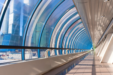 办公室桥梁窗户地面蓝色走廊场景阳光玻璃建筑商业城市背景图片