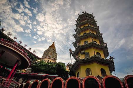 乔治城坟场马来西亚的寺庙地标崇拜灯笼金子旅行入口游客脚步旅游遗产背景