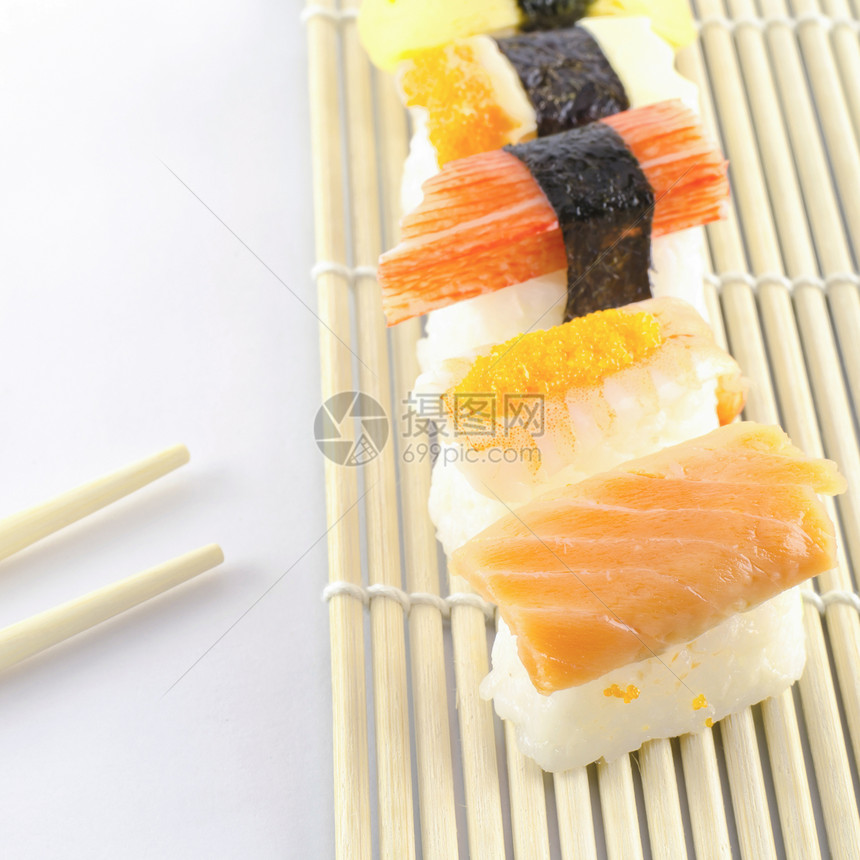 Sush 新鲜日本传统食品午餐寿司文化美食盘子饮食鱼片海鲜食物鳗鱼图片