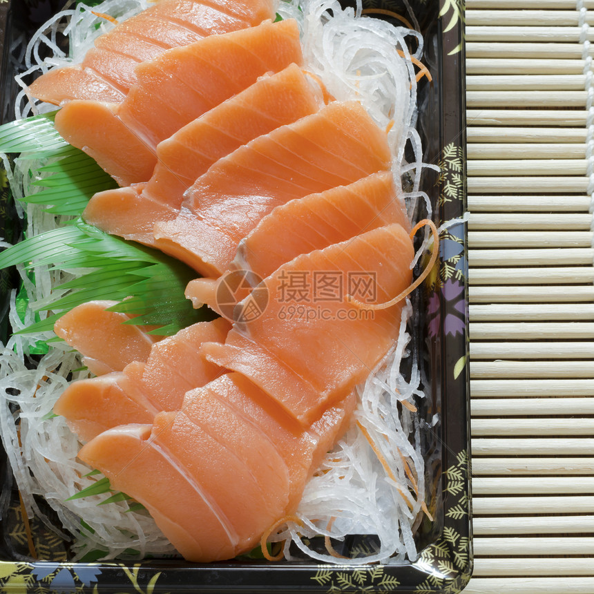 寿司的鲑鱼海鲜美食木板橙子熏制草药美味市场点心牛扒图片