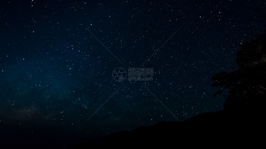 夜里有星星在天空中宇宙靛青星云星际气体墙纸蓝色起源艺术辐射图片