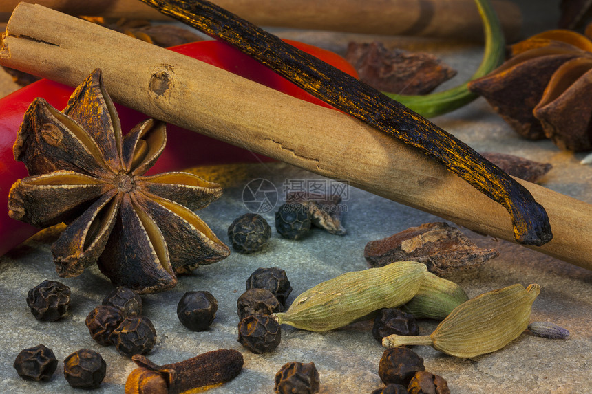 草药和香料小豆蔻味道香草芳香烹饪八角食物调味品种子豆荚图片