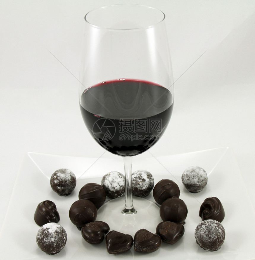 葡萄和巧克力白色纪念日甜点烈酒食物酒精饮料红色港口盘子图片