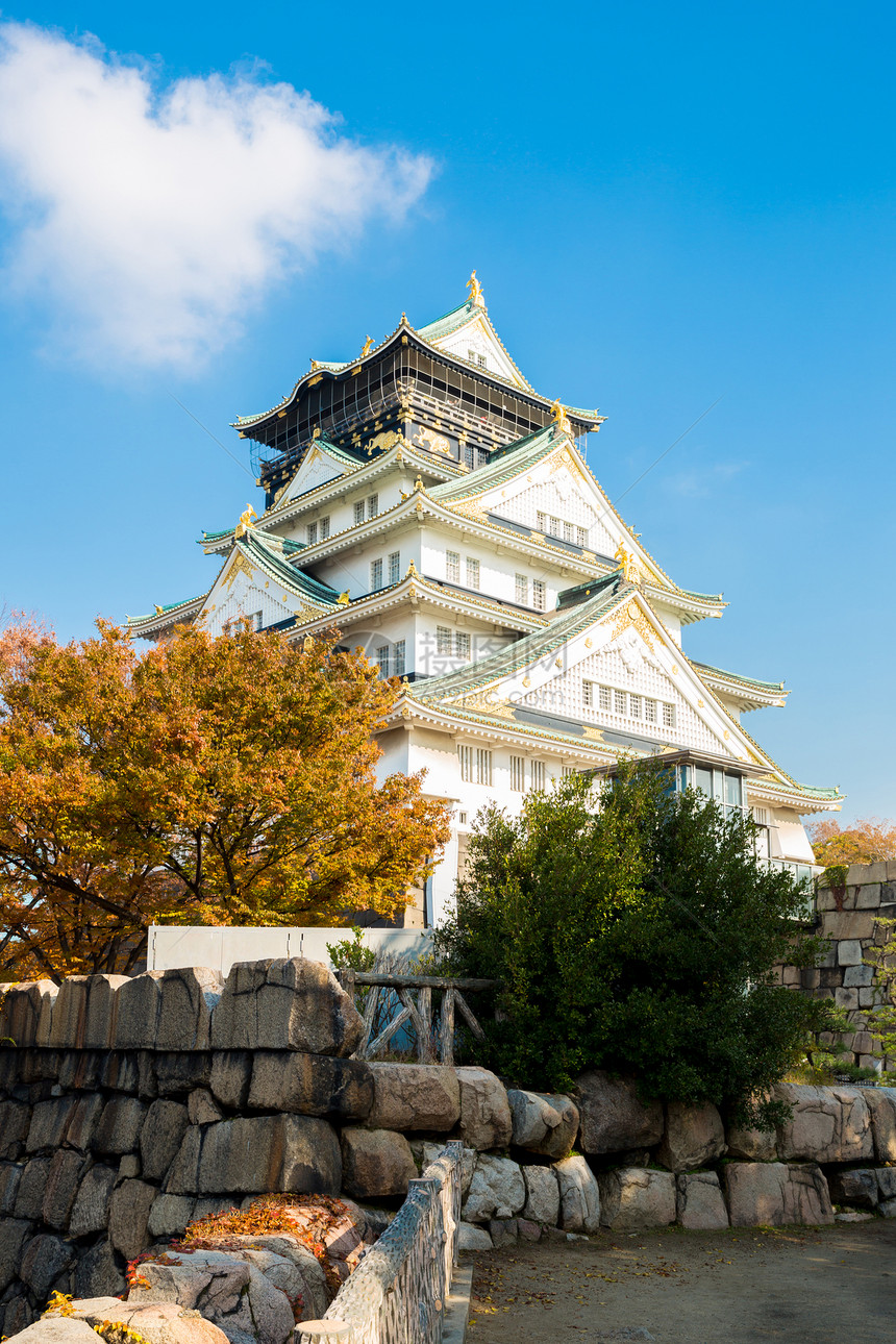 日本大阪城堡遗产武士观光白色公园天空旅游建筑学历史地标图片