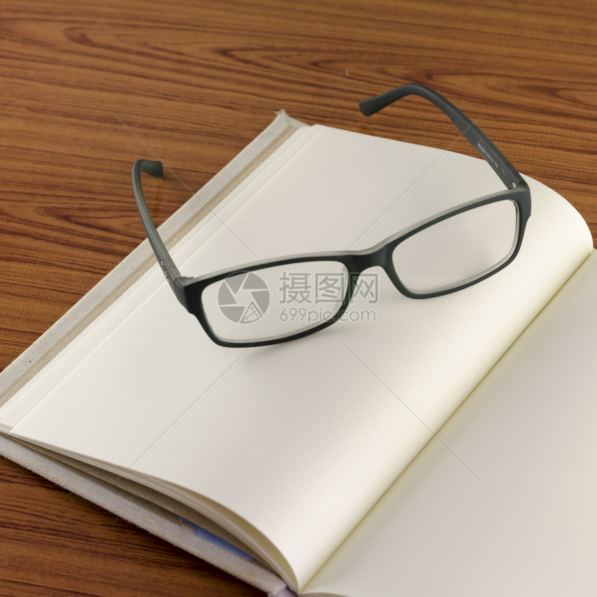 笔记本上的眼镜笔记软垫活页规划师记事本工作教育螺旋作品图书图片