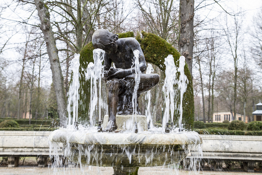 西班牙马德里阿兰朱兹宫神泉喷泉 西班牙马德里液体花园装饰城市飞溅风格石头宏观流动公园图片