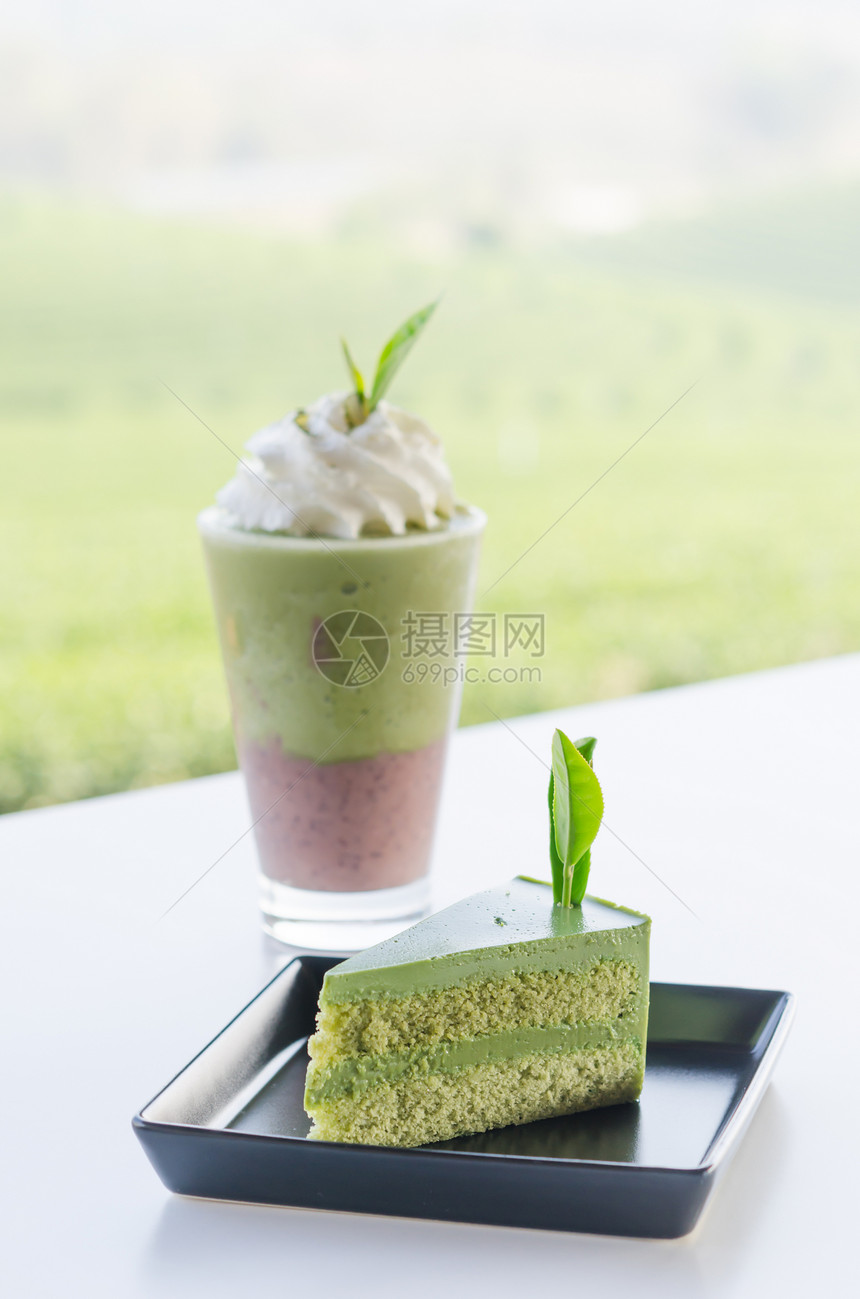 绿茶甜点绿色红色奶油水果茶点盘子牛奶液体蛋糕食物图片