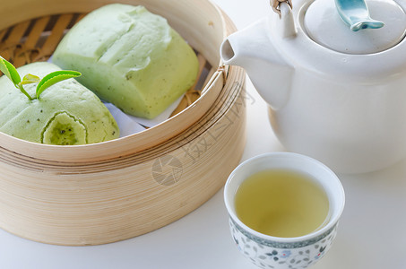 斗茶图热茶和曼图馒头小吃盘子食物美食油炸饺子绿色点心叶子背景