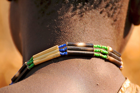 巴拉贝格来自坦桑尼亚的手工制作珠珠制品首饰文化艺术珠子旅行地点部落裙子珠饰手雕社区背景