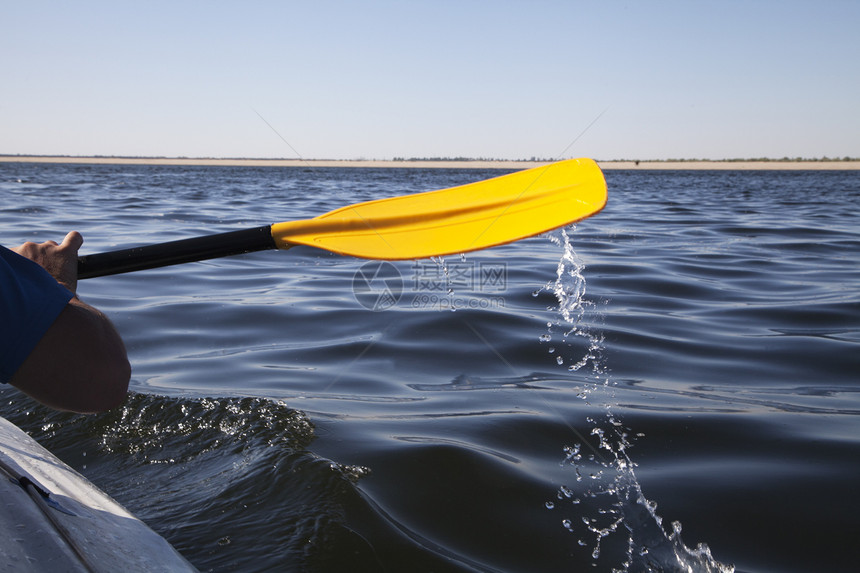 Kayaking 窃听闲暇游客冒险旅行追求假期活动独木舟皮艇旅游图片