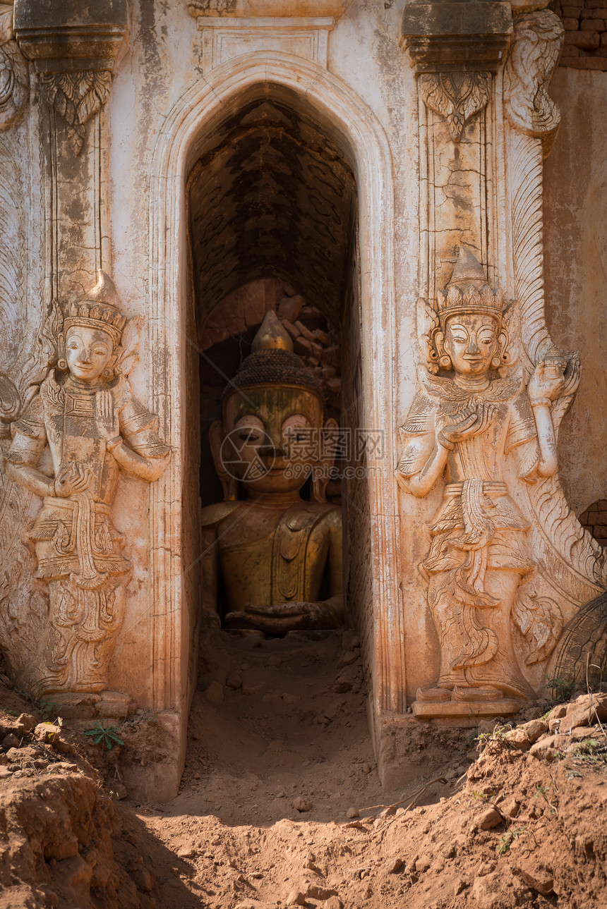 古老的缅甸佛教寺庙内佛像旅行入口宝塔镶嵌艺术废墟文化吸引力历史宗教图片