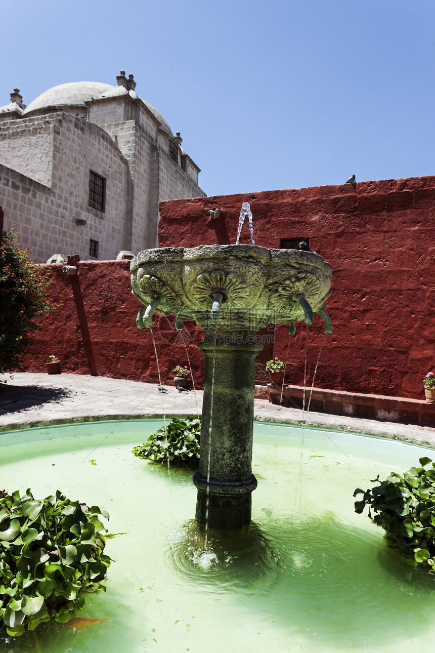 阿雷基帕圣卡塔利娜修道院旅行喷泉教会红色图片