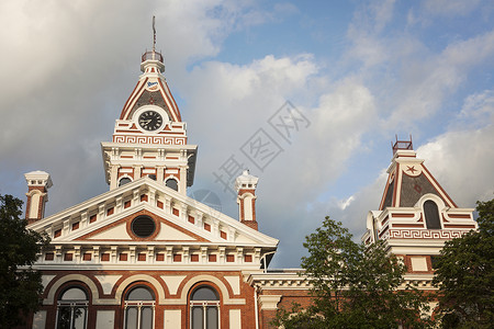 利文斯顿县伊利诺斯州庞蒂亚克旧法院日落大楼高清图片