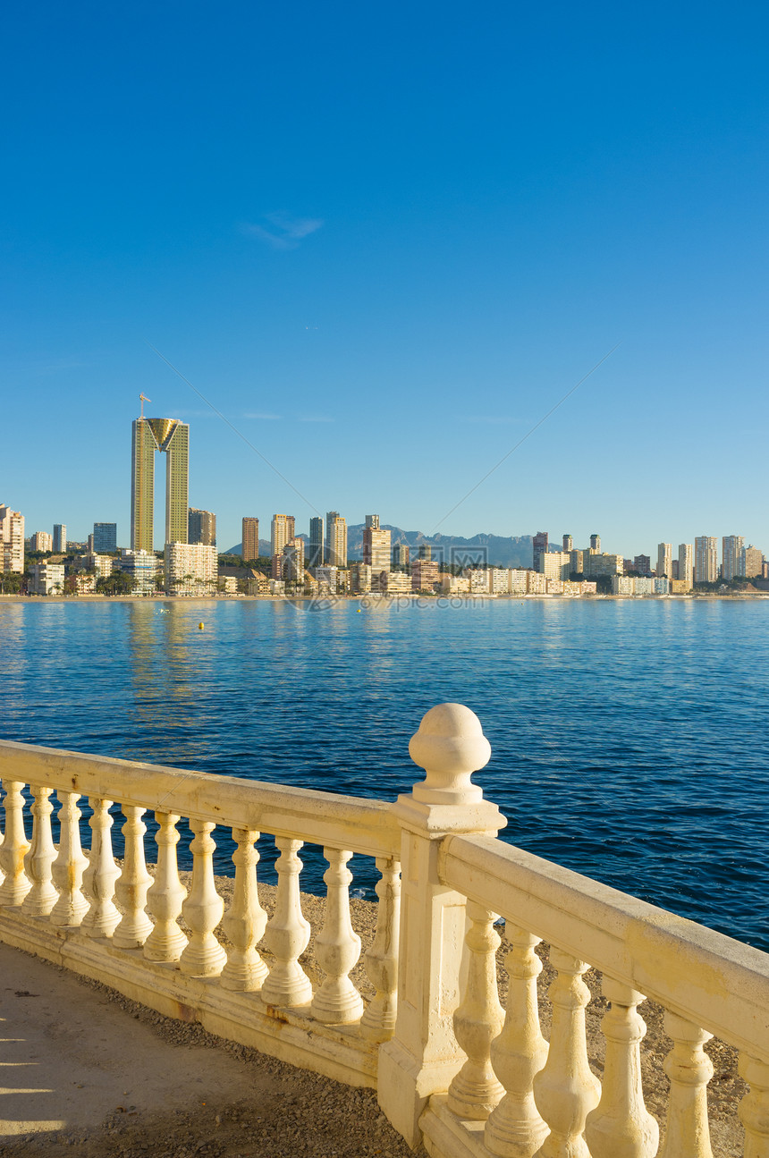 Benidorm 度假村高楼酒店旅游栏杆城市沙滩阳光建筑物天际海洋图片