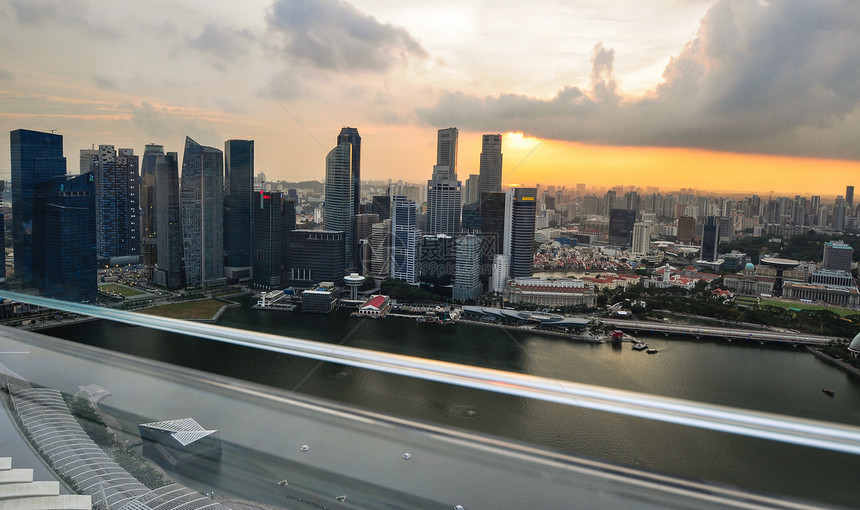 新加坡城市天际流水沙湾公司商业中心摩天大楼建筑学建筑月亮景观蓝色天空图片