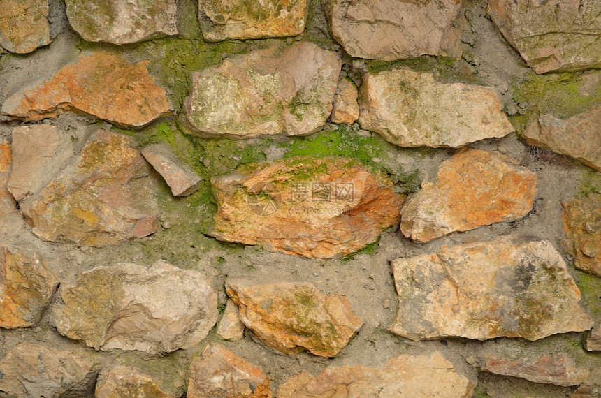 旧石墙 有绿苔树纹理图片