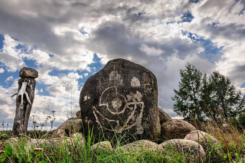 Saami sejd 异教偶像魔法石头符文仪式艺术传统图腾天空上帝民间图片