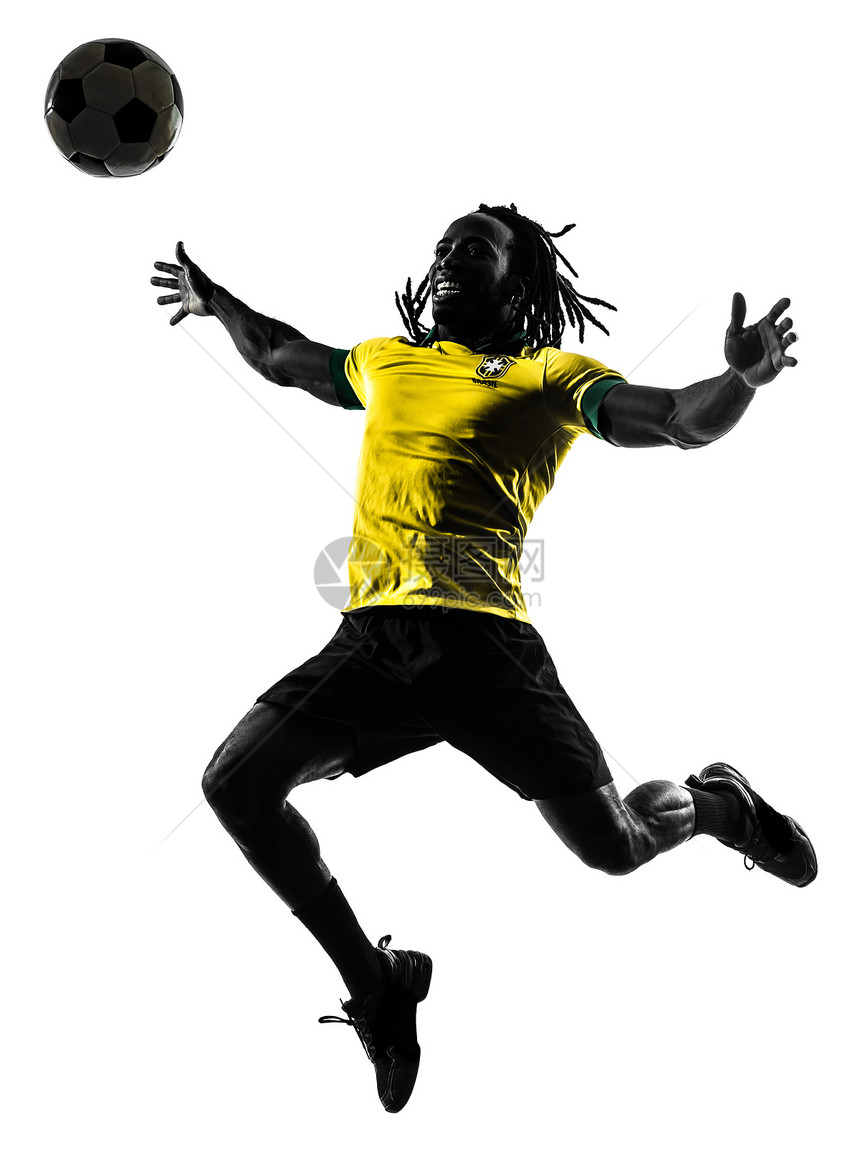 一个黑色的布拉西利亚足球运动员 男子双影阴影竞赛球衣男人戏法成年人飞跃竞争男性运动图片