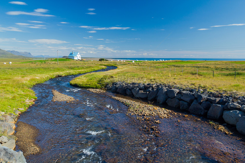 冰岛夏季景观草地蓝色风景环境天空流动石头晴天地形阴影图片